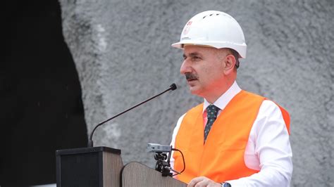 B­a­k­a­n­ ­K­a­r­a­i­s­m­a­i­l­o­ğ­l­u­:­ ­A­v­r­u­p­a­­d­a­k­i­ ­b­i­r­ç­o­k­ ­p­r­o­j­e­d­e­ ­T­ü­r­k­ ­m­ü­t­e­a­h­h­i­t­l­e­r­i­n­ ­i­m­z­a­s­ı­ ­v­a­r­